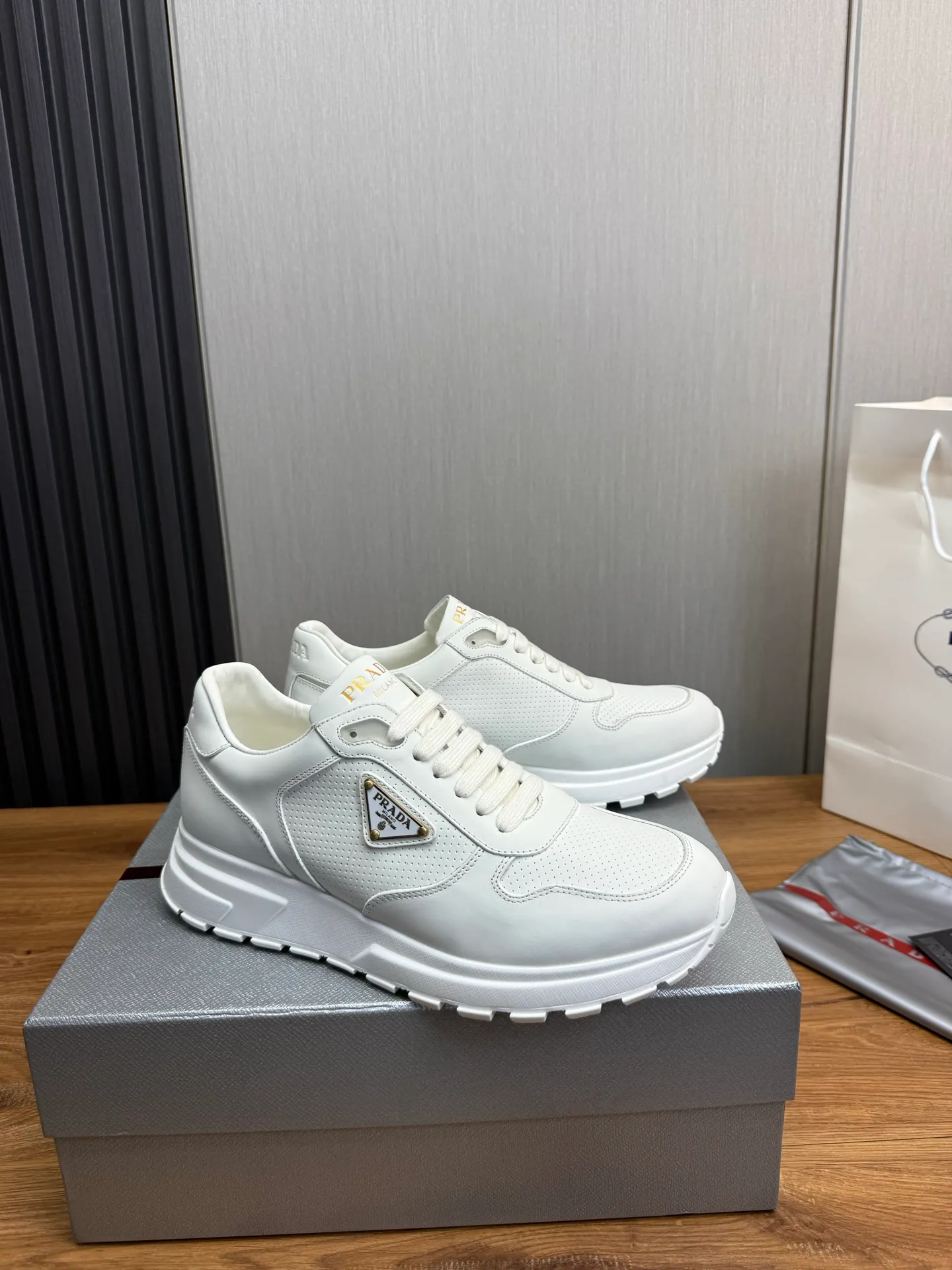 Men's shoes 💰580💰 [PRADA] Men's shoes are popular in the counter, official website is synchronized, 1 high-quality shipment ✔️Original cowhide punching + cowhide lining, 1🆚1 replica, original sole, 38-45 (45 customized, non-refundable)
